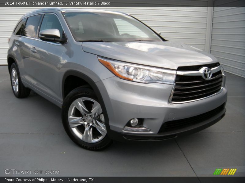 Front 3/4 View of 2014 Highlander Limited