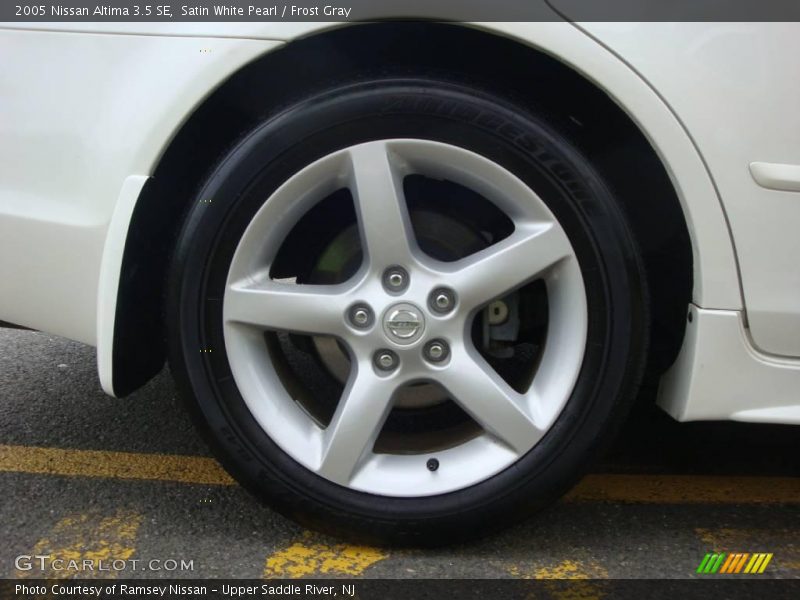 Satin White Pearl / Frost Gray 2005 Nissan Altima 3.5 SE