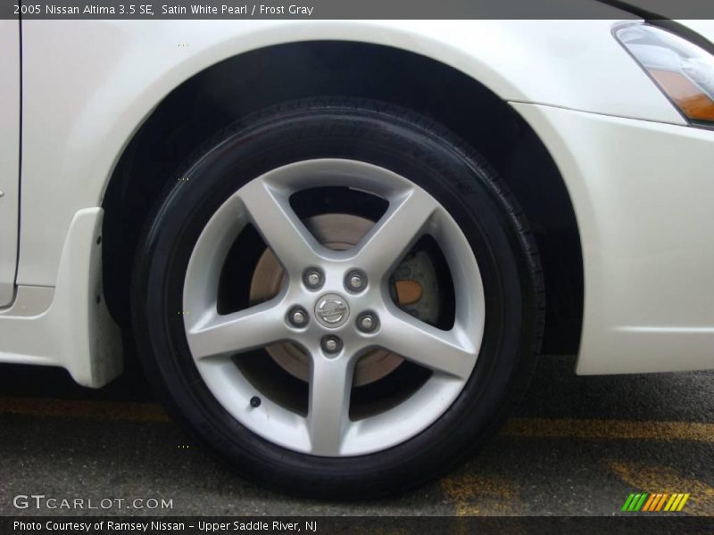 Satin White Pearl / Frost Gray 2005 Nissan Altima 3.5 SE