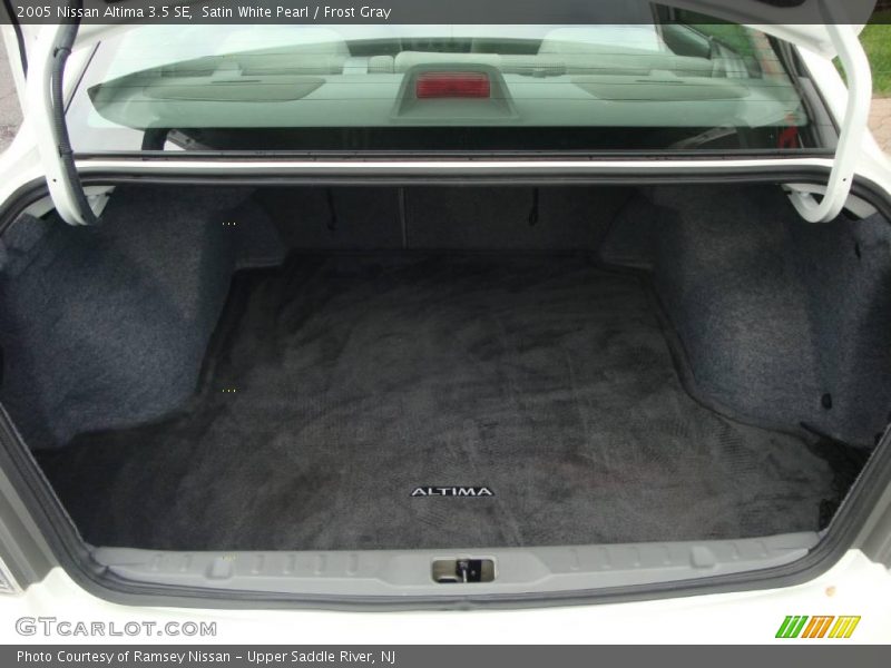 Satin White Pearl / Frost Gray 2005 Nissan Altima 3.5 SE