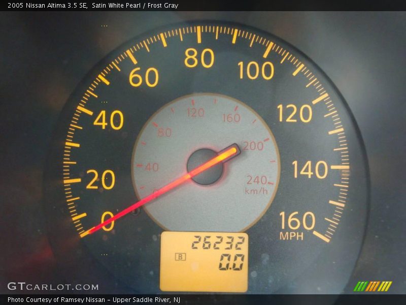 Satin White Pearl / Frost Gray 2005 Nissan Altima 3.5 SE