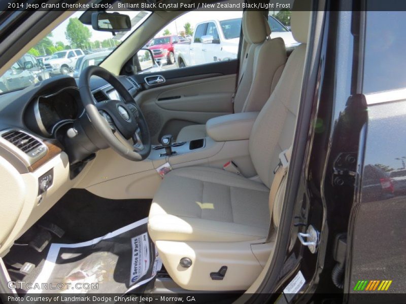 Brilliant Black Crystal Pearl / New Zealand Black/Light Frost 2014 Jeep Grand Cherokee Laredo