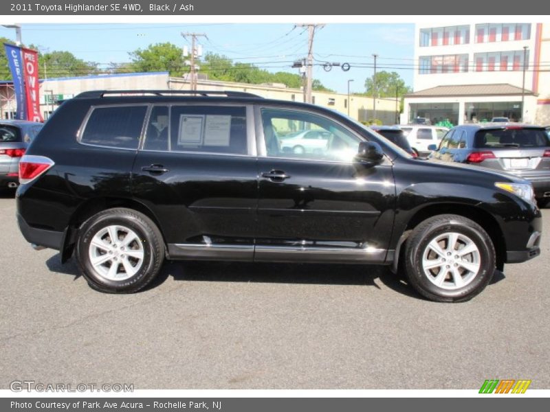 Black / Ash 2011 Toyota Highlander SE 4WD