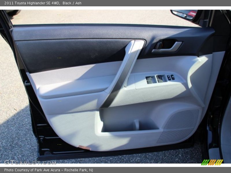 Black / Ash 2011 Toyota Highlander SE 4WD