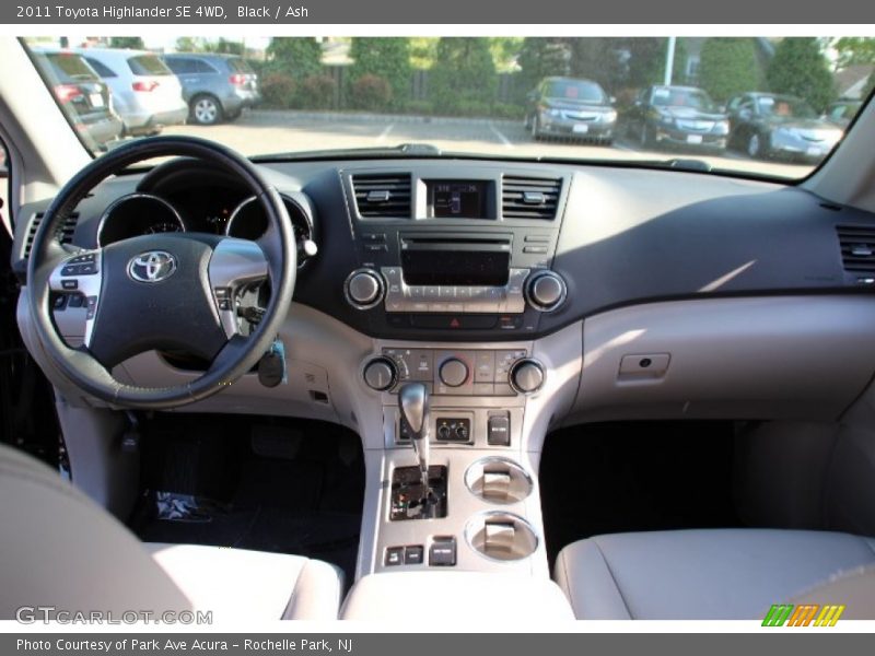 Black / Ash 2011 Toyota Highlander SE 4WD