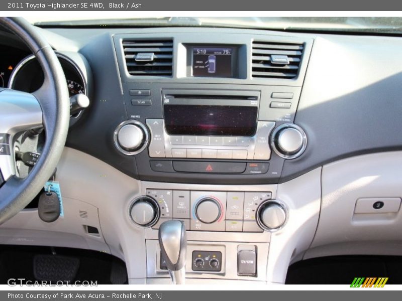 Black / Ash 2011 Toyota Highlander SE 4WD