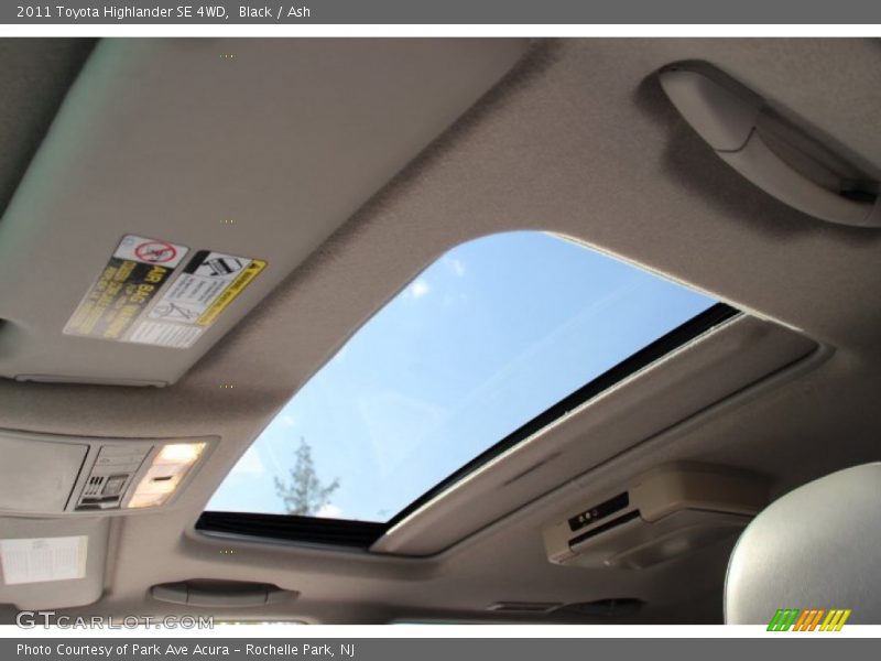 Black / Ash 2011 Toyota Highlander SE 4WD