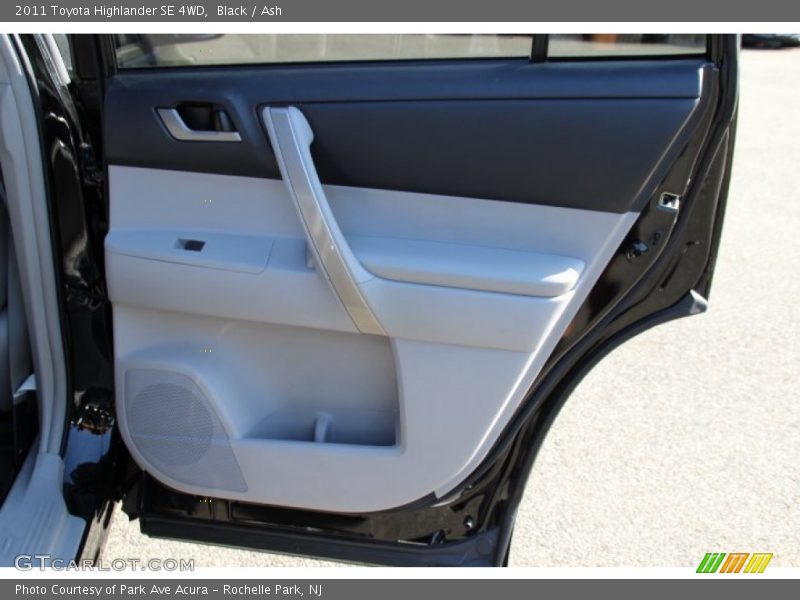 Black / Ash 2011 Toyota Highlander SE 4WD