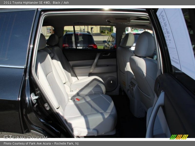 Black / Ash 2011 Toyota Highlander SE 4WD
