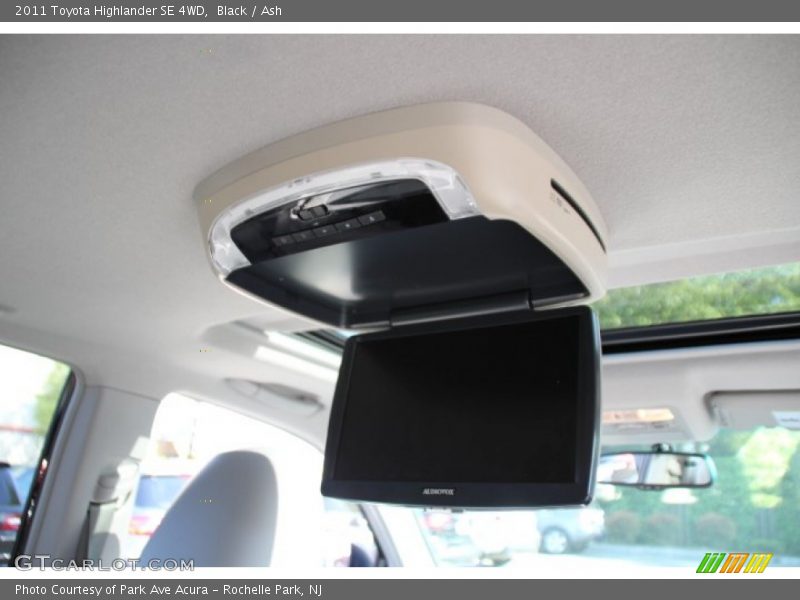 Black / Ash 2011 Toyota Highlander SE 4WD