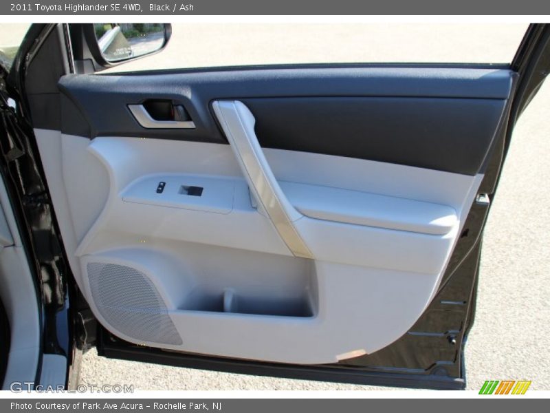 Black / Ash 2011 Toyota Highlander SE 4WD