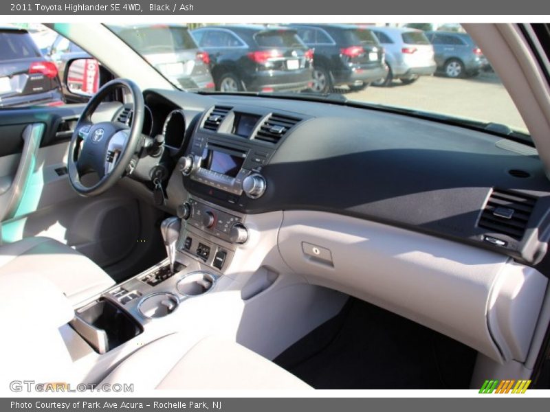 Black / Ash 2011 Toyota Highlander SE 4WD