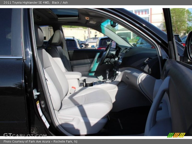 Black / Ash 2011 Toyota Highlander SE 4WD