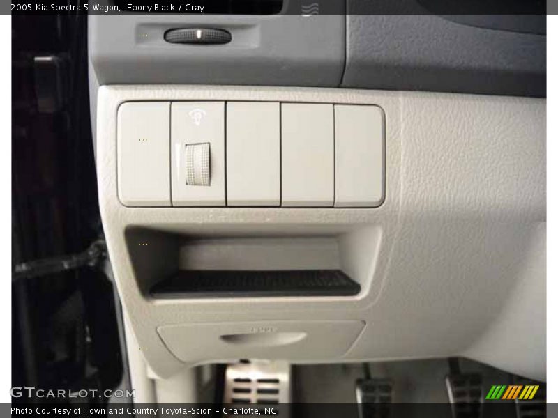 Ebony Black / Gray 2005 Kia Spectra 5 Wagon