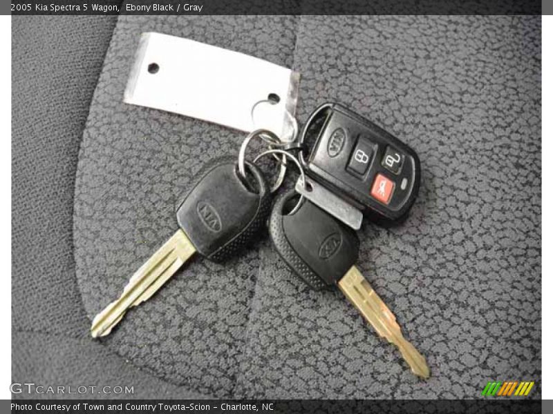 Ebony Black / Gray 2005 Kia Spectra 5 Wagon