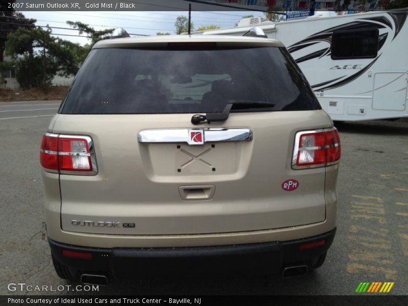 Gold Mist / Black 2007 Saturn Outlook XR
