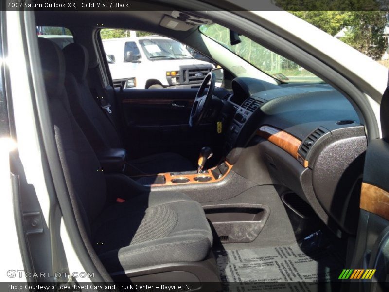 Gold Mist / Black 2007 Saturn Outlook XR