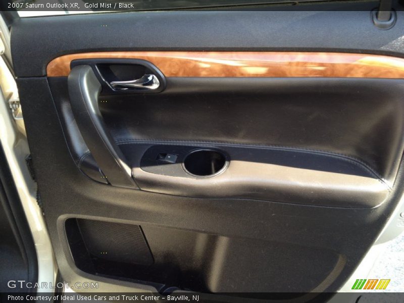 Gold Mist / Black 2007 Saturn Outlook XR