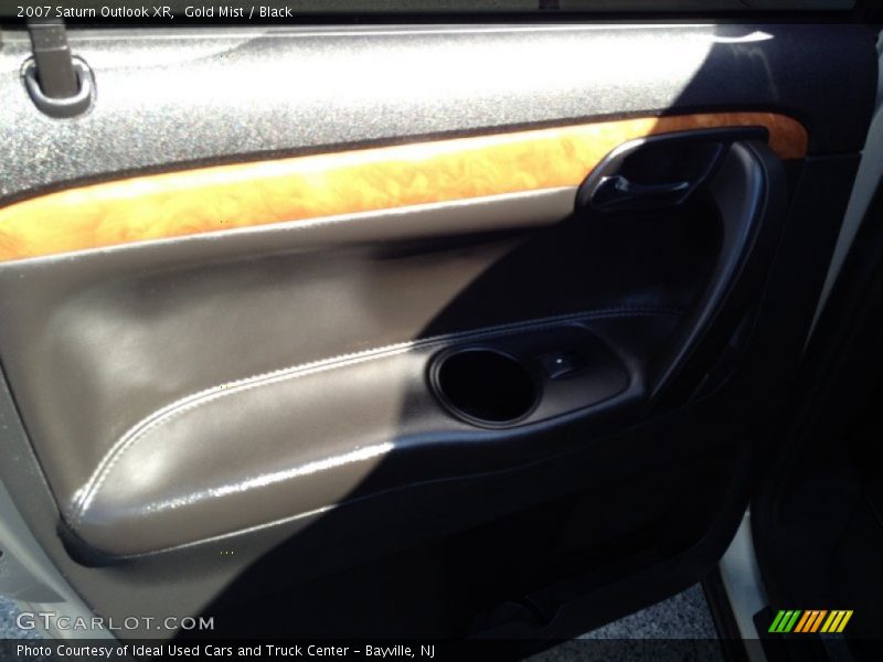 Gold Mist / Black 2007 Saturn Outlook XR