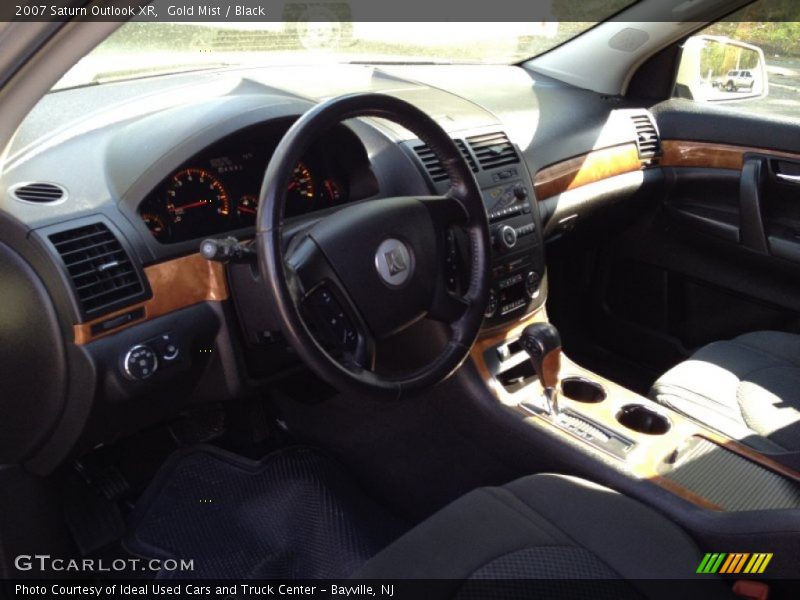 Gold Mist / Black 2007 Saturn Outlook XR
