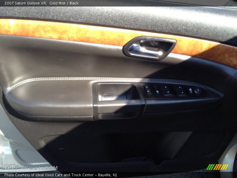 Gold Mist / Black 2007 Saturn Outlook XR