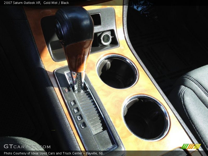 Gold Mist / Black 2007 Saturn Outlook XR