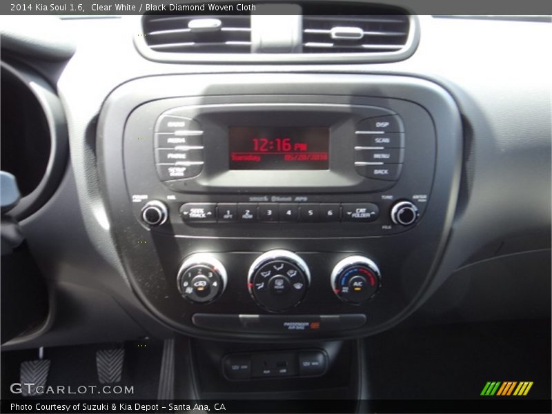 Clear White / Black Diamond Woven Cloth 2014 Kia Soul 1.6