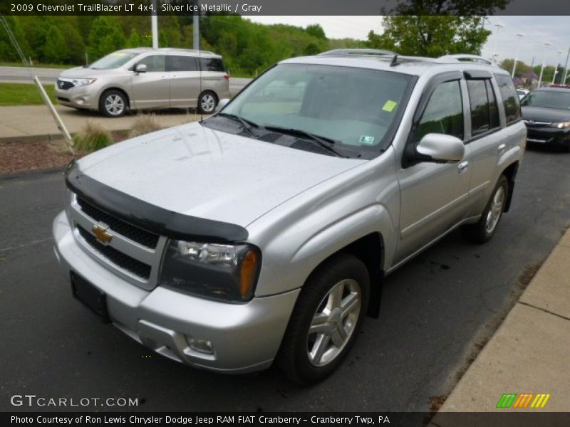Silver Ice Metallic / Gray 2009 Chevrolet TrailBlazer LT 4x4