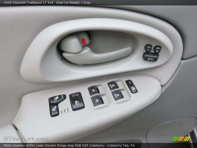 Silver Ice Metallic / Gray 2009 Chevrolet TrailBlazer LT 4x4