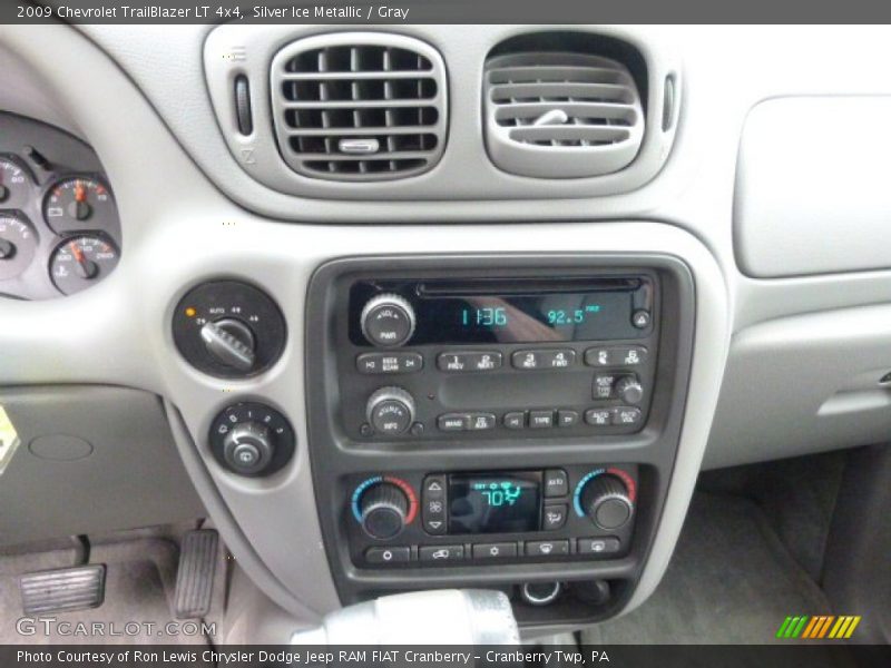 Silver Ice Metallic / Gray 2009 Chevrolet TrailBlazer LT 4x4