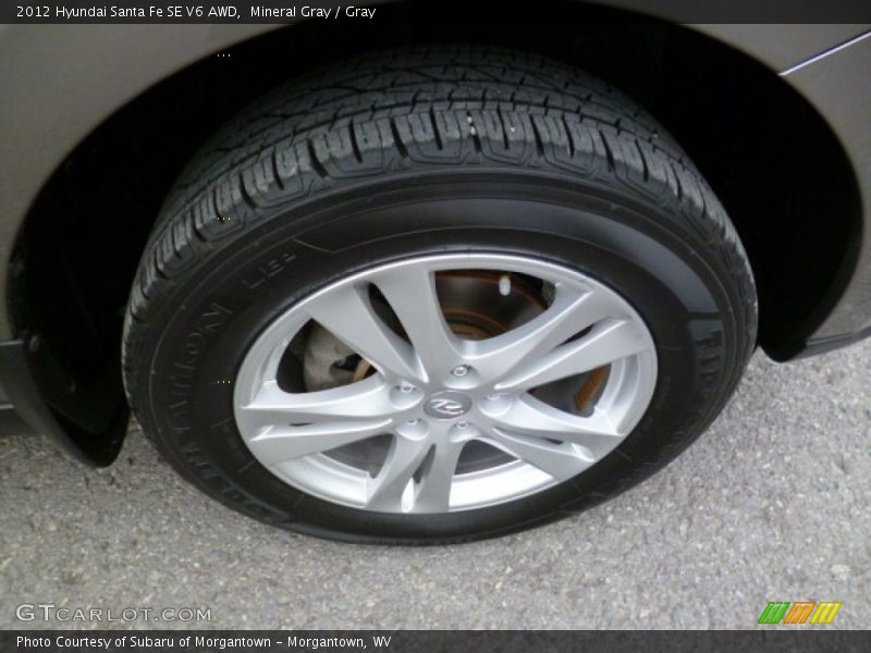 Mineral Gray / Gray 2012 Hyundai Santa Fe SE V6 AWD