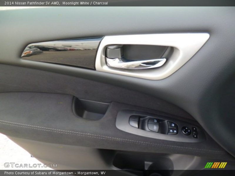 Moonlight White / Charcoal 2014 Nissan Pathfinder SV AWD