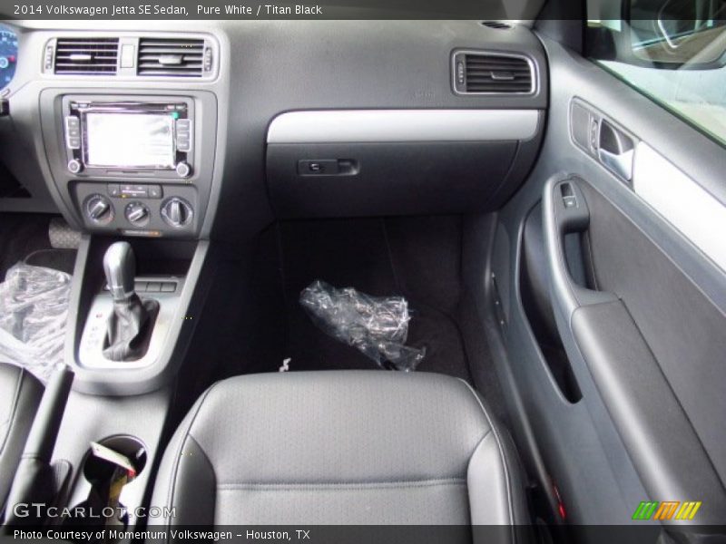 Pure White / Titan Black 2014 Volkswagen Jetta SE Sedan