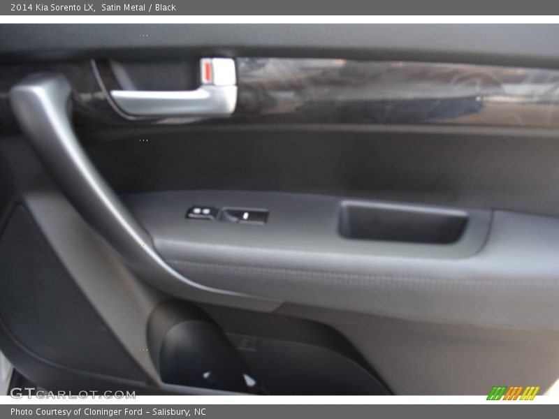 Satin Metal / Black 2014 Kia Sorento LX