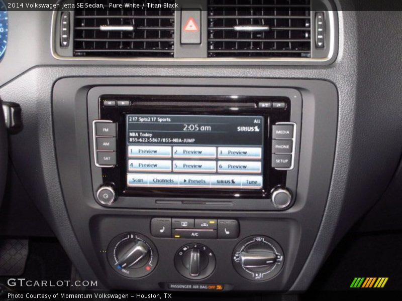 Pure White / Titan Black 2014 Volkswagen Jetta SE Sedan