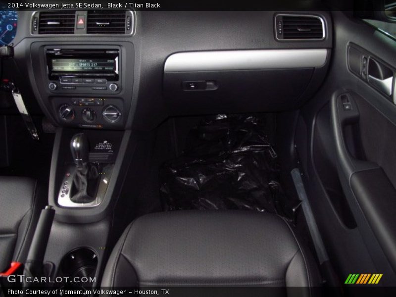 Black / Titan Black 2014 Volkswagen Jetta SE Sedan