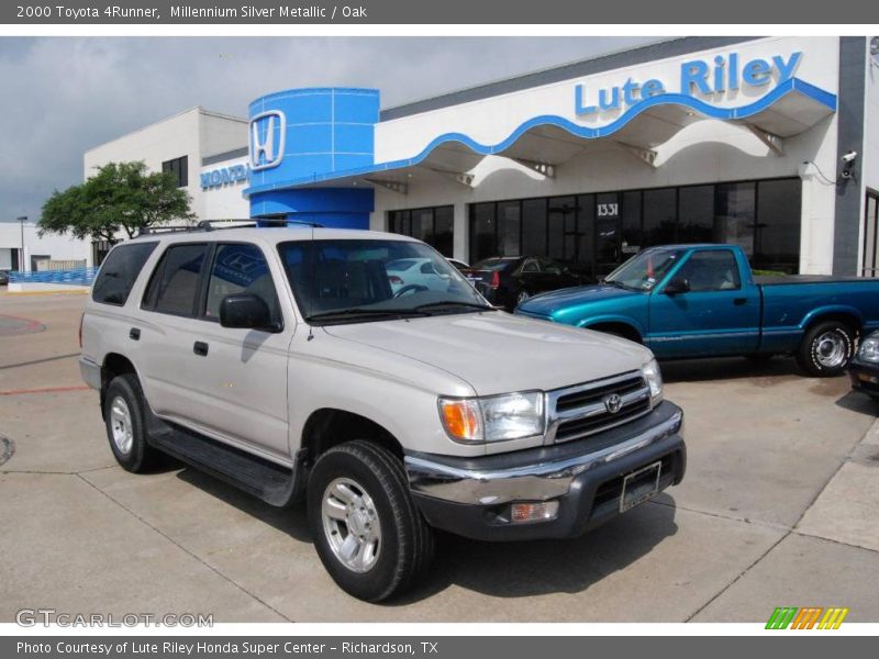 Millennium Silver Metallic / Oak 2000 Toyota 4Runner