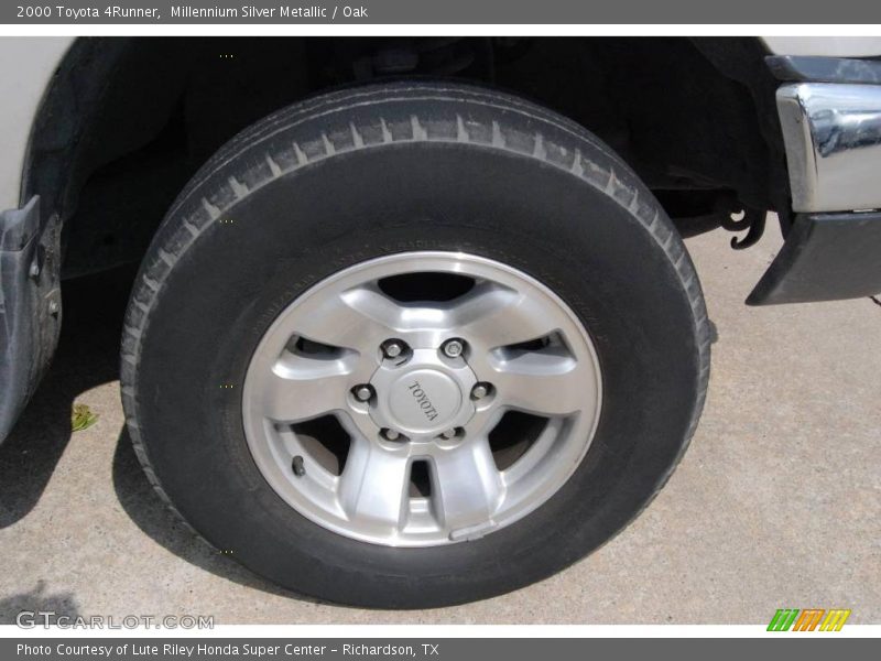 Millennium Silver Metallic / Oak 2000 Toyota 4Runner