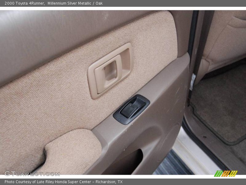 Millennium Silver Metallic / Oak 2000 Toyota 4Runner