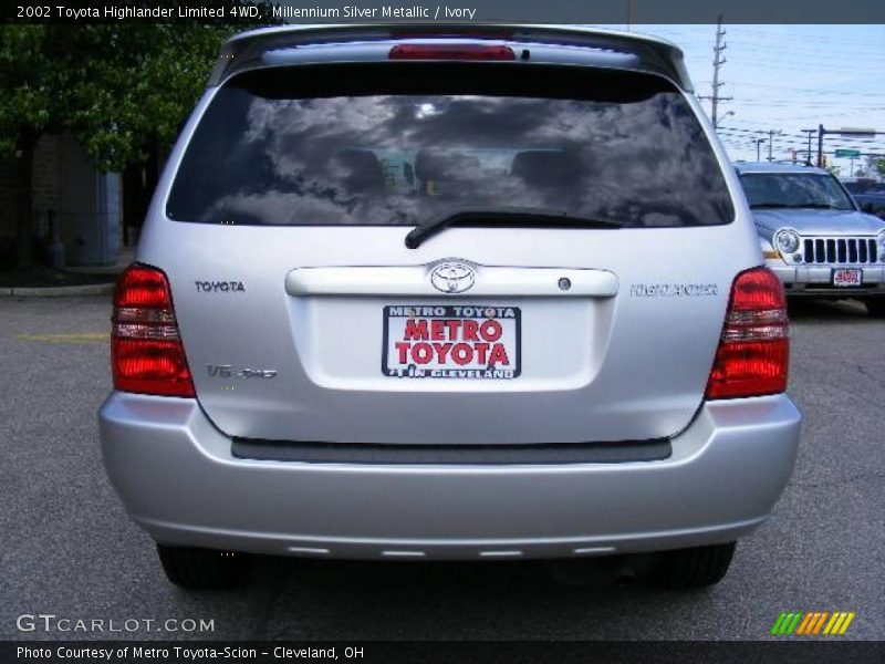 Millennium Silver Metallic / Ivory 2002 Toyota Highlander Limited 4WD