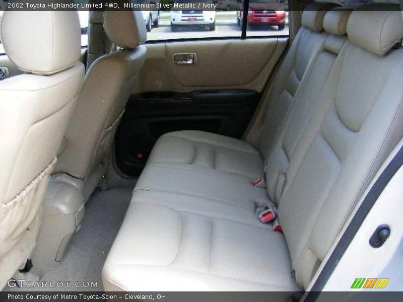 Millennium Silver Metallic / Ivory 2002 Toyota Highlander Limited 4WD