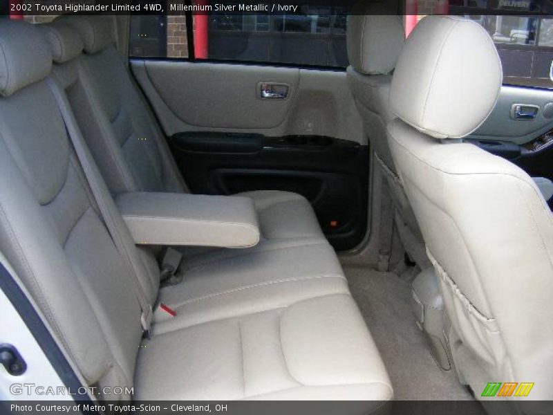 Millennium Silver Metallic / Ivory 2002 Toyota Highlander Limited 4WD
