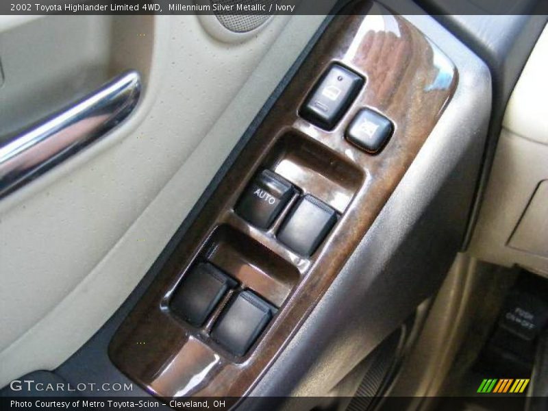Millennium Silver Metallic / Ivory 2002 Toyota Highlander Limited 4WD