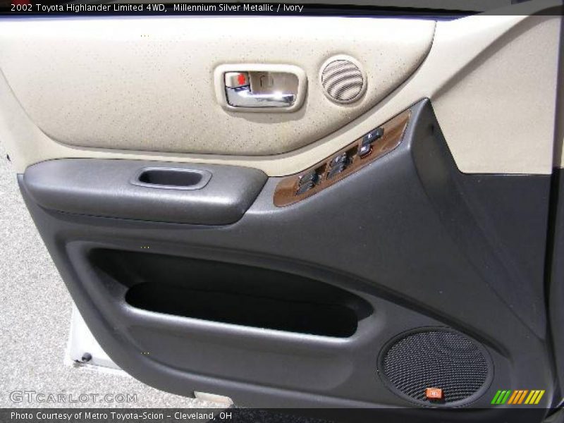 Millennium Silver Metallic / Ivory 2002 Toyota Highlander Limited 4WD