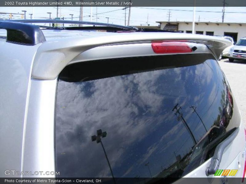Millennium Silver Metallic / Ivory 2002 Toyota Highlander Limited 4WD