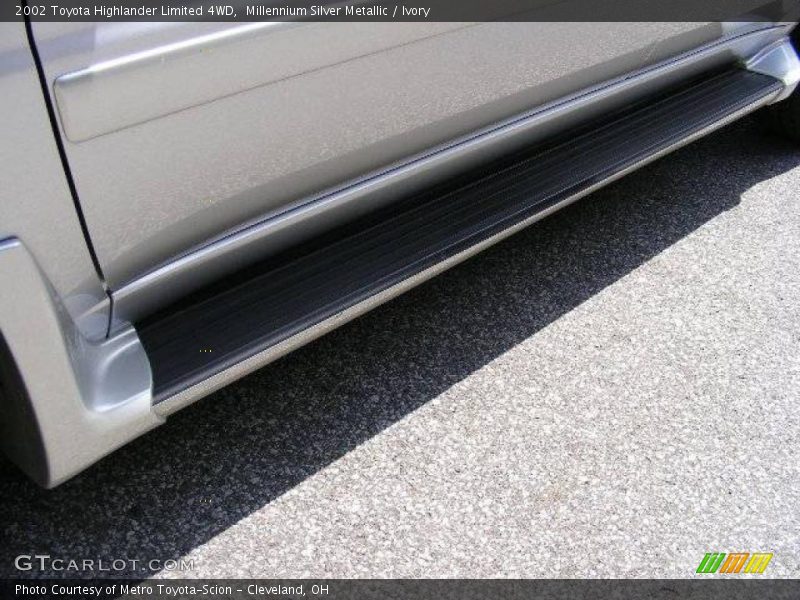 Millennium Silver Metallic / Ivory 2002 Toyota Highlander Limited 4WD