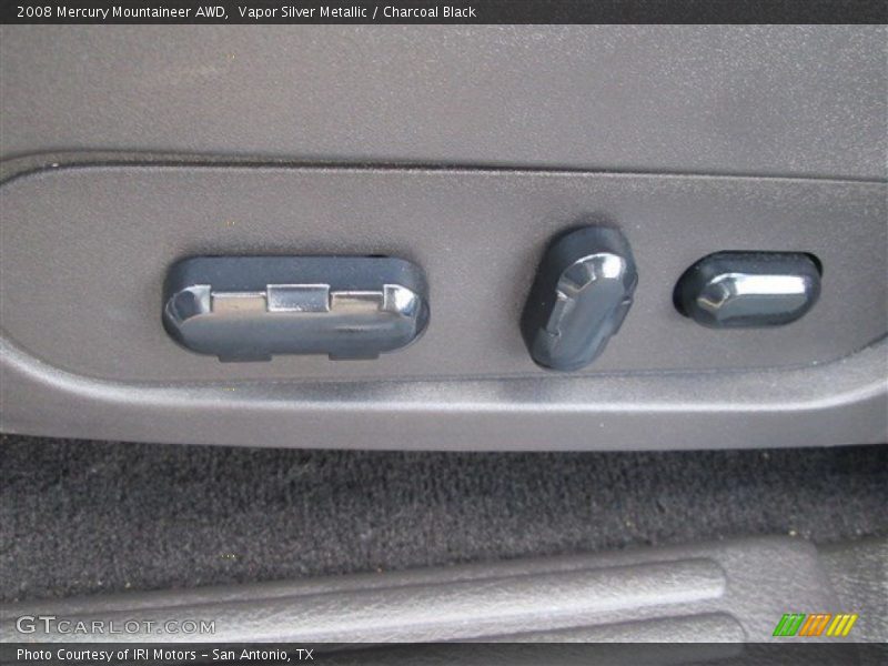 Vapor Silver Metallic / Charcoal Black 2008 Mercury Mountaineer AWD