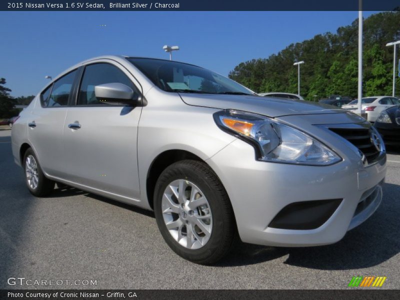 Front 3/4 View of 2015 Versa 1.6 SV Sedan