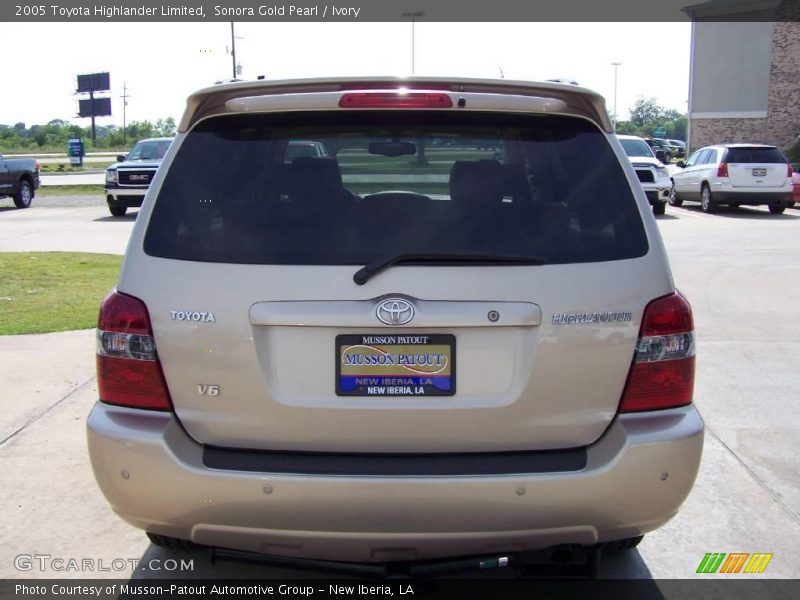 Sonora Gold Pearl / Ivory 2005 Toyota Highlander Limited