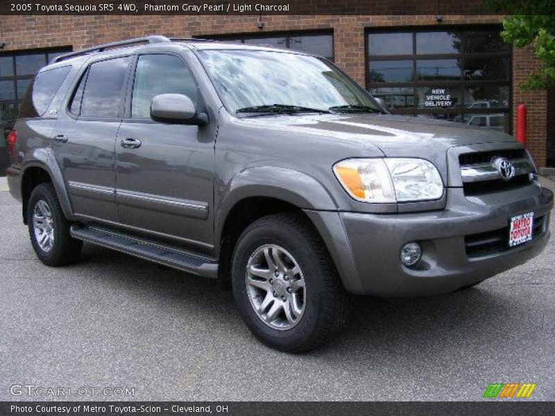 Phantom Gray Pearl / Light Charcoal 2005 Toyota Sequoia SR5 4WD